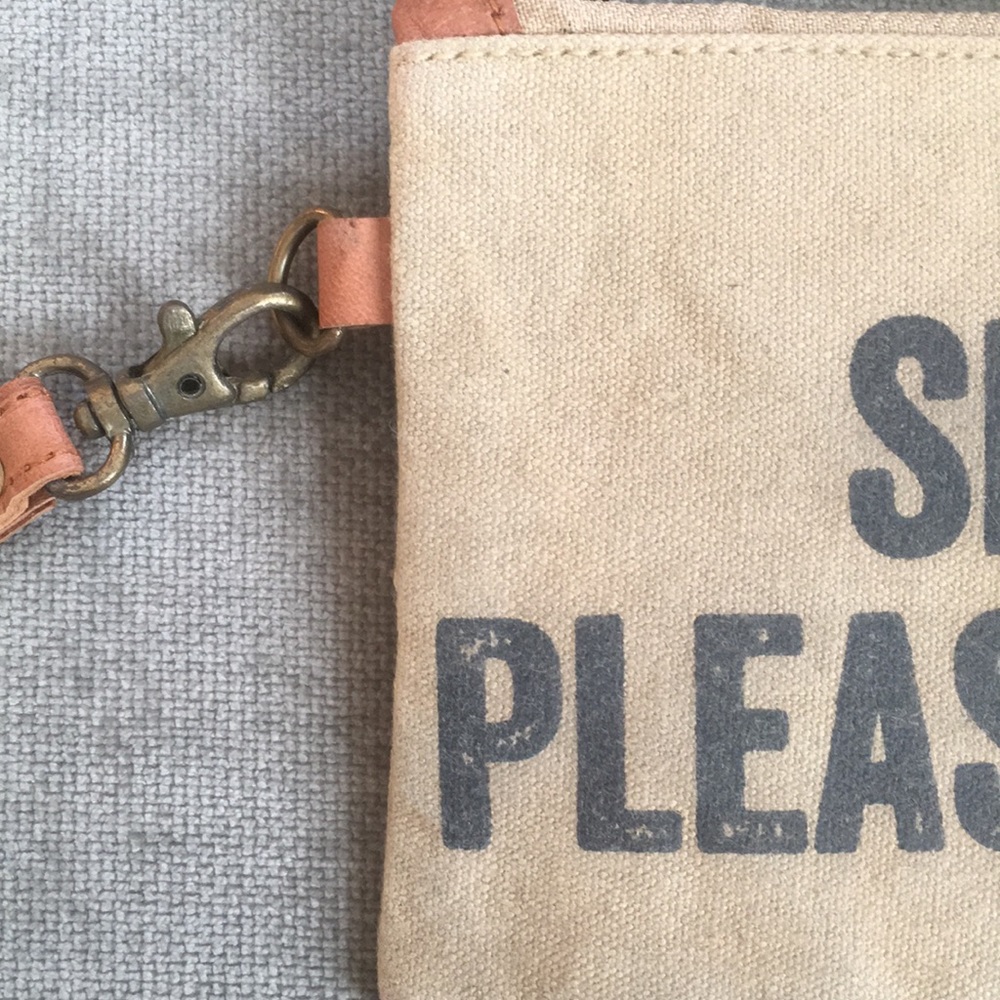 Small hand printed wristlet - Picture 2 of 5